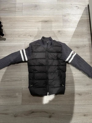 Moncler Jacka - Oanvänd storlek Xl passar L