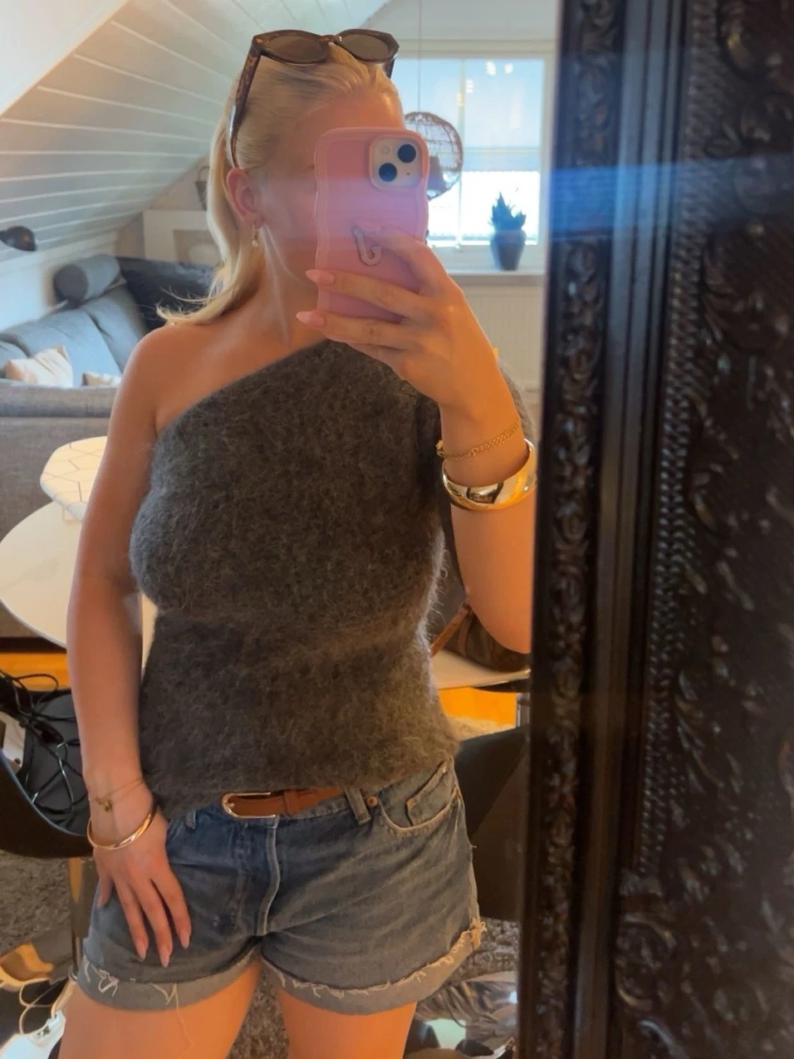 Mörkgrå stickad oneshoulder topp