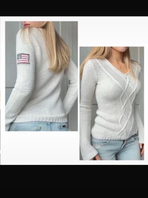 Vit stickad tröja Bondelid XS - Säljer en vit stickad tröja från Bondelid i storlek XS. Tröjan har ett snyggt flätmönster framtill, v-ringad hals och långärmad design. På ena ärmen finns en patch med amerikansk flagga som detalj. Perfekt till jeans för en chill look.