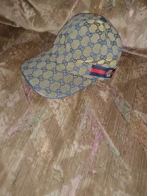 Keps - En helt ny keps💯. Jätte fin keps och bra kvalitet på den✅️