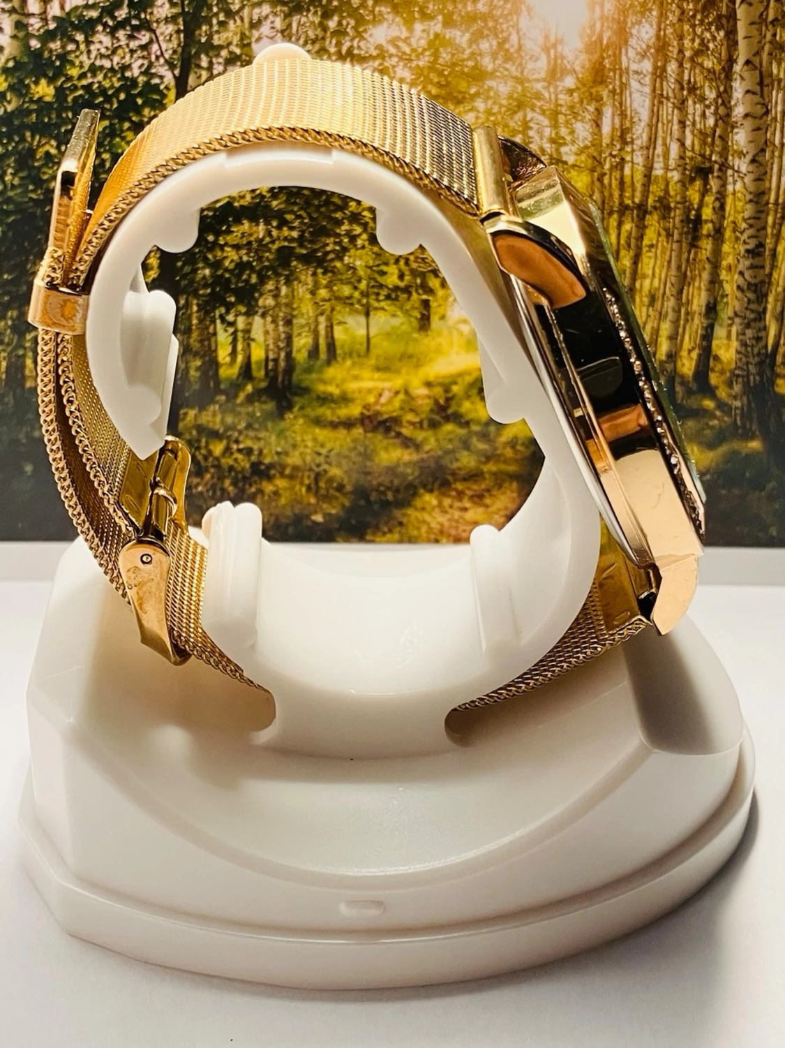 Guldig klocka med mesharmband och stenar - 3