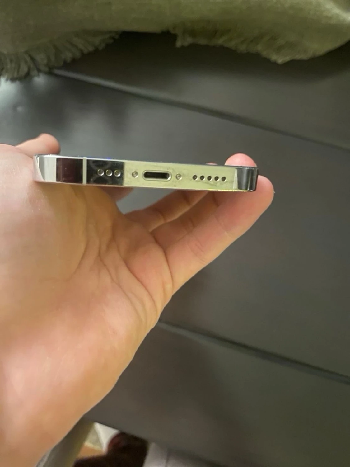 Vit iPhone med trippelkamera 1TB - 2