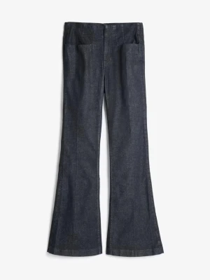 Dressade jeans - Säljer dessa populära och nu slutsålda jeans från BikBok! Byxorna är helt nya och har alla lappar kvar😊Skriv ifall ni vill ha fler bilder!💞Priset kan diskuteras vid snabb affär👍🏽