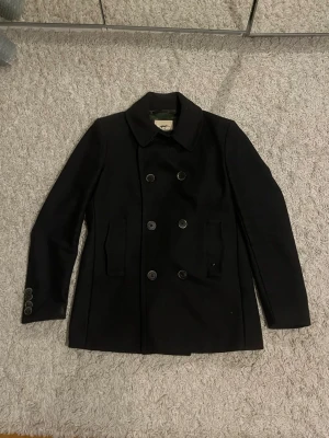 Thomas Burberry Kappa-XL - Bra skick överlag. Saknar en knapp bara. Priset är inte hugget i sten.