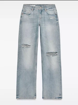 Populära slutsålda jeans från Zara - Säljer dessa skitsnygga jeans från zara i storlek 36!! Storleken passade tyvärr inte mig därför jag säljer💓 Skriv om du har frågor eller vill ha fler bilder! Pris kan diskuteras vid snabbt köp🥰
