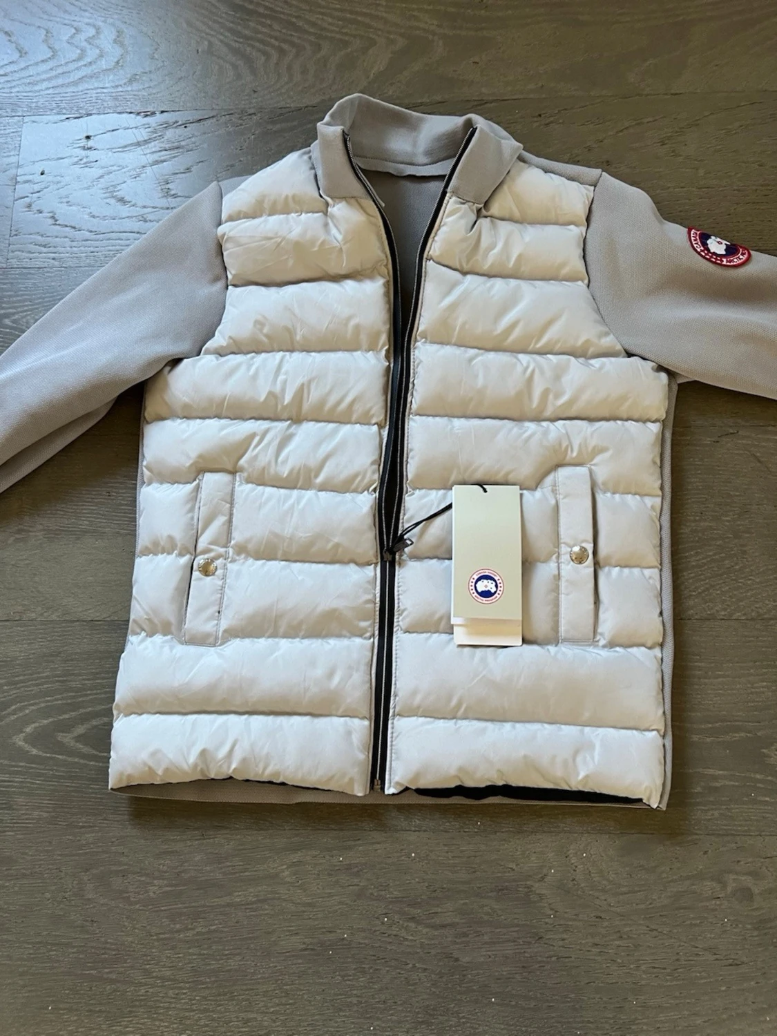 Beige dunjacka från Canada Goose
