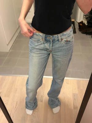 Dam ljusblå icon jeans  - Säljer ett par blå (ljusblå) Icon Jeans från Lager 157 i storlek XXS. De är i bra skick och har använts försiktigt. Hör gärna av dig om du vill ha fler bilder eller om du har några frågor! 