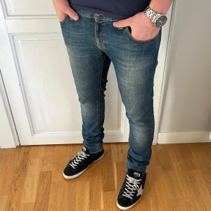 Nudie jeans  - Nudie Jeans | skick 9/10 | Storlek 31/32 | Pris - 499kr | Modellen är ca 178cm lång | Hör av dig vid minsta fråga eller fundering!!