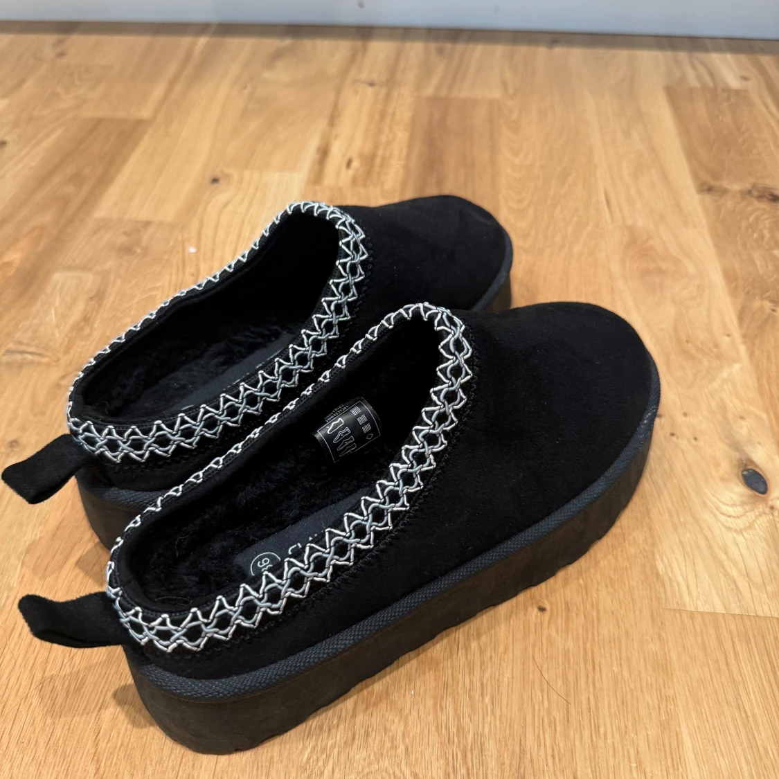 Svarta ”Uggs”