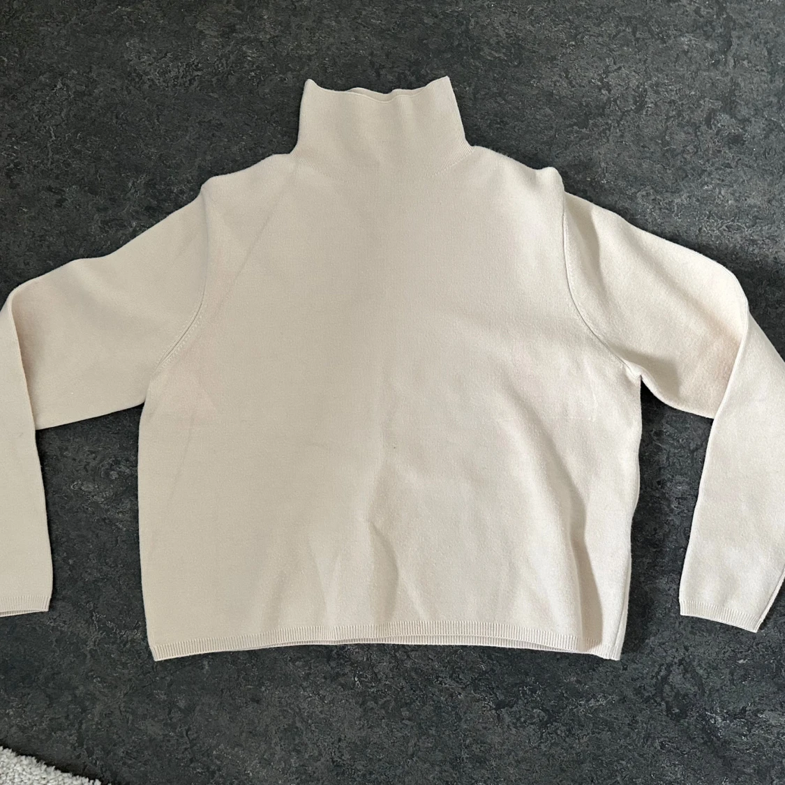 Beige polotröja från & Other Stories