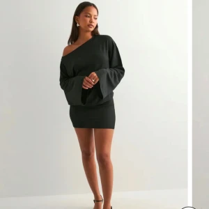 SÖKER!!!! Fine structure dress  - söker denna fine structure dress från nelly i storlek XS!! Helst för originalpris🥰