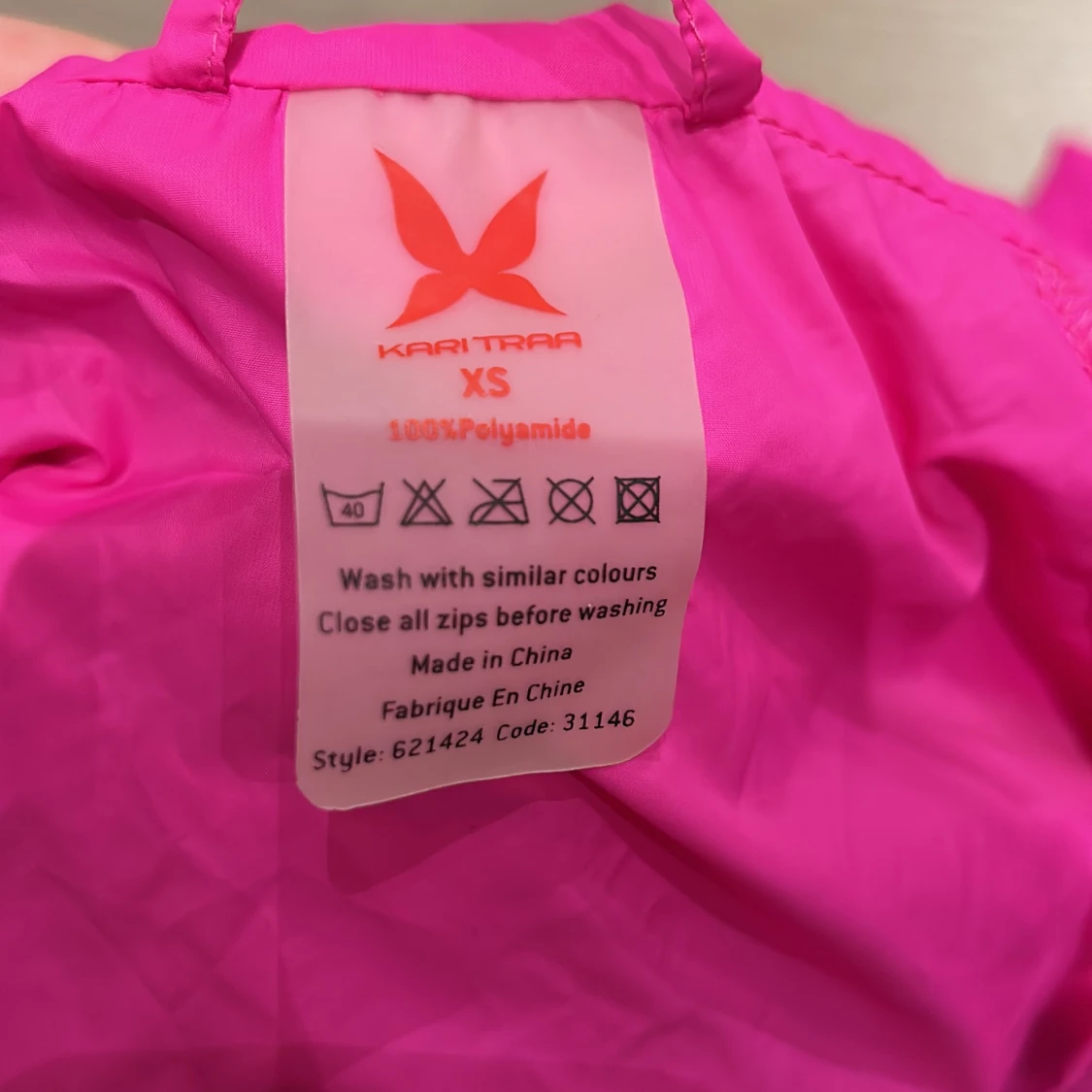 Rosa vindjacka från Kari Traa  - 2
