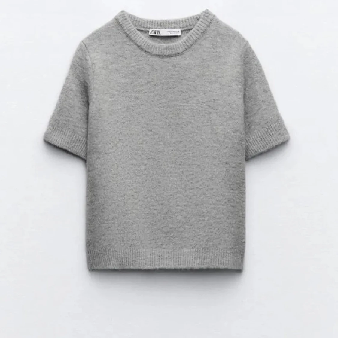 Grå stickad kortärmad tröja från Zara