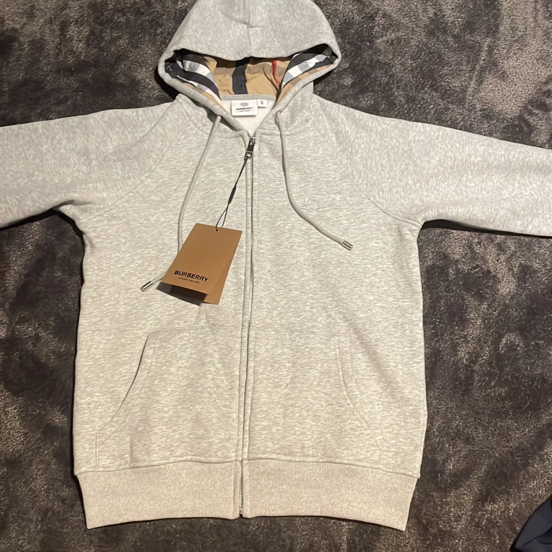 Grå hoodie från Burberry med dragkedja