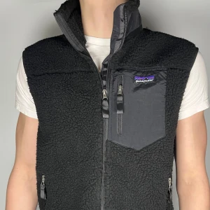 Patagonia väst - En riktig snygg och trendig patagonia väst i fint skick, storlek M, vid frågor är de bara att skriva // Emil  