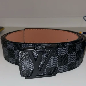 Bälte - Säljer mitt helt nya skärp från ett välkänt märke. Priset kan ej förhandlas!