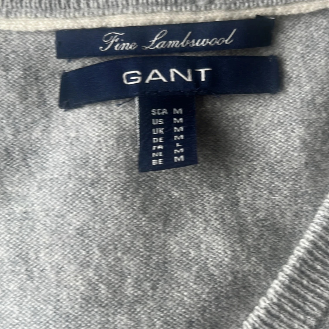 Grå ullväst från GANT, v-ringad - 2