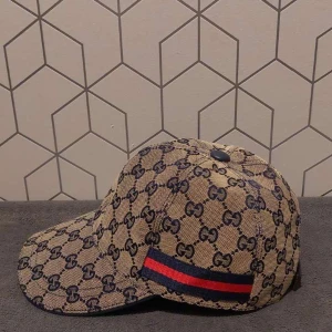 Beige Gg keps - En beige Gg keps || Pris går att diskuteras vid snabb affär 