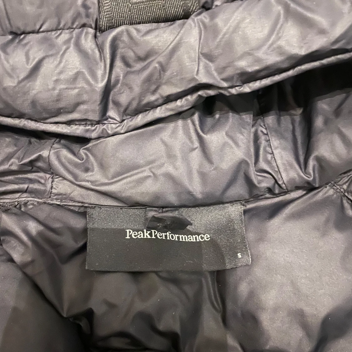 Svart dunjacka Peak Performance S - 2