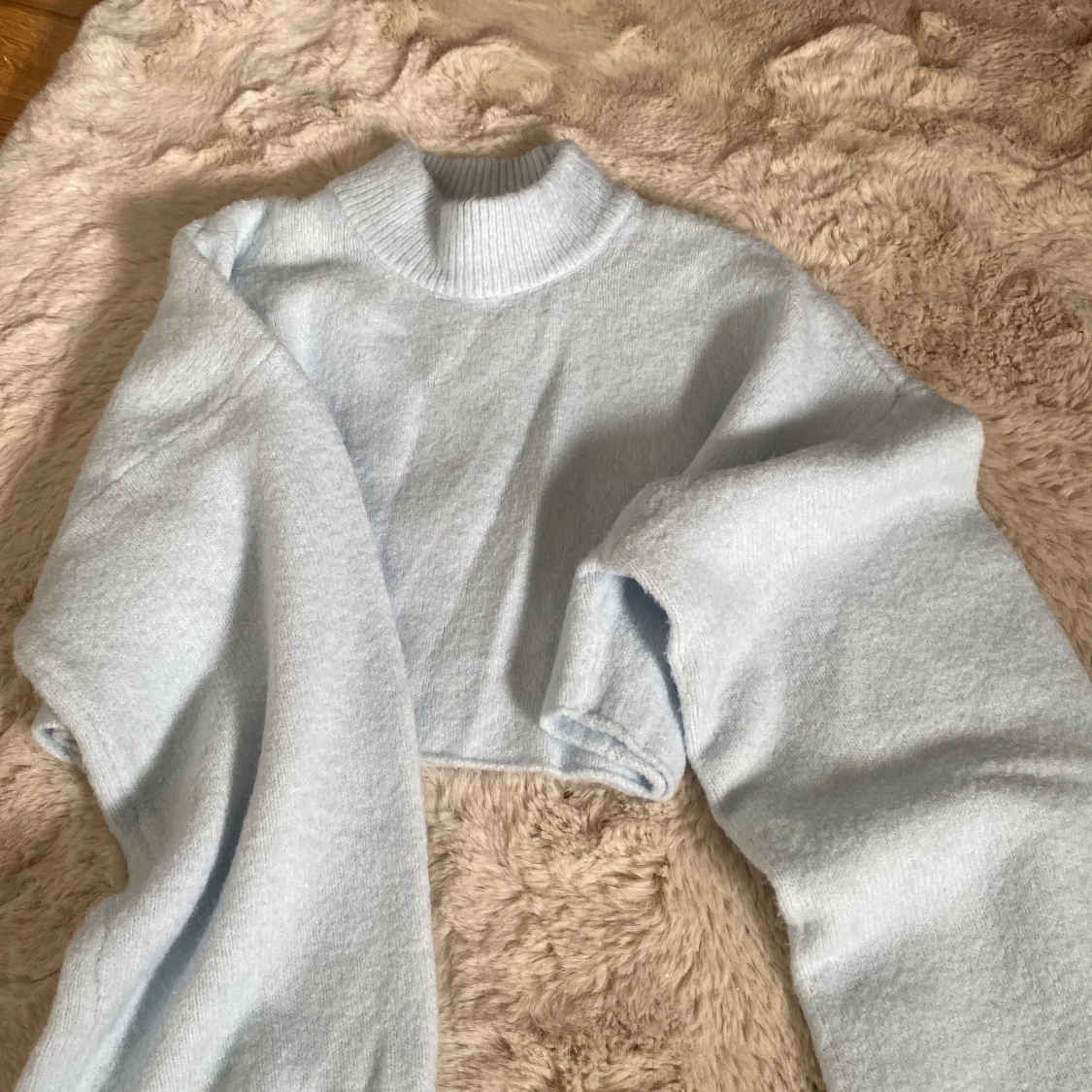 Ljusblå stickad tröja från Monki