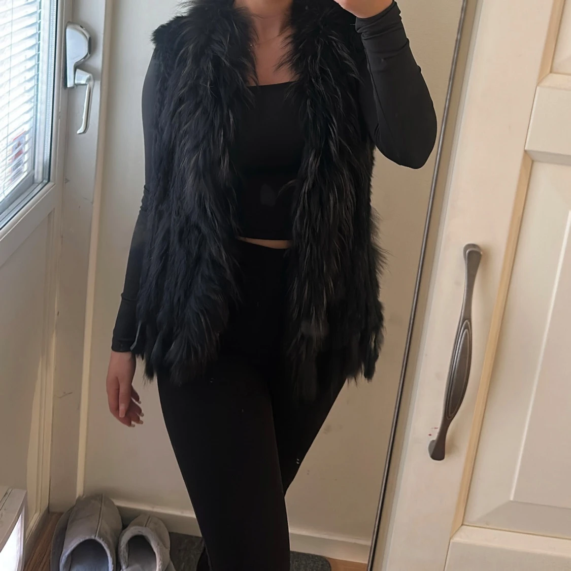 Svart fluffig pälsväst - 1