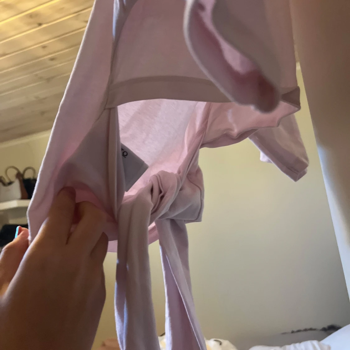 Rosa tröja med knyt där bak - 2