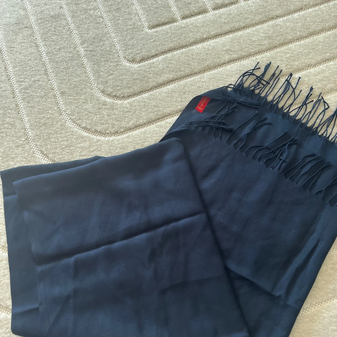 Mörkblå halsduk från Cashmink - 2