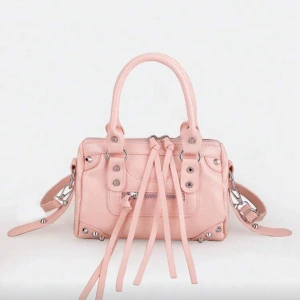 Rosa väska  - Super fin men enbart använd 2 gånger. Ord pris- 200kr