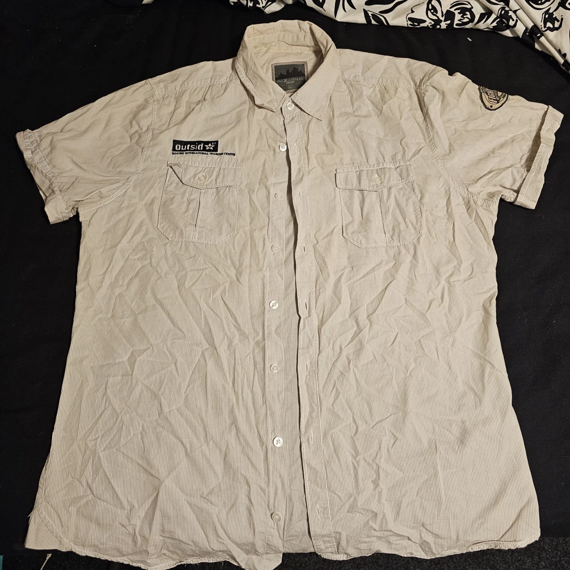 Beige kortärmad skjorta Outside