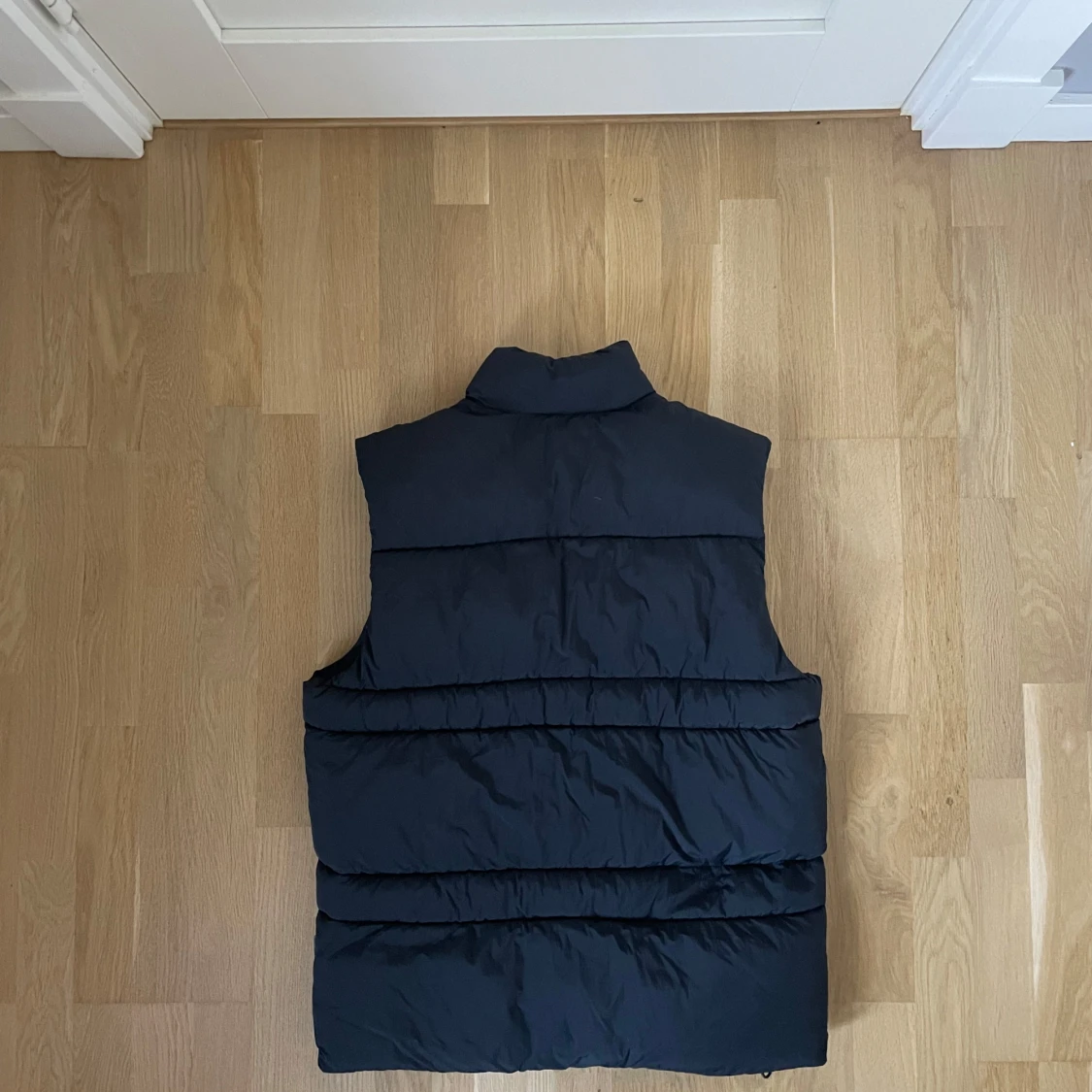 Svart dunväst från Jack & Jones - 1