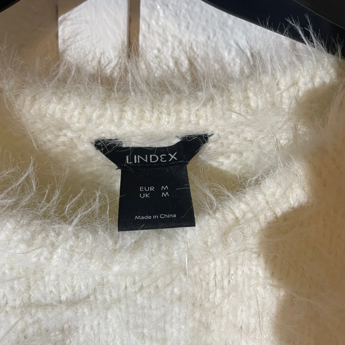 Vit fluffig stickad linnetopp Lindex - 2