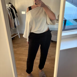 Svarta mjukisbyxor  - Svarta mjukisbyxor från Ginatricot i storlek xs. 