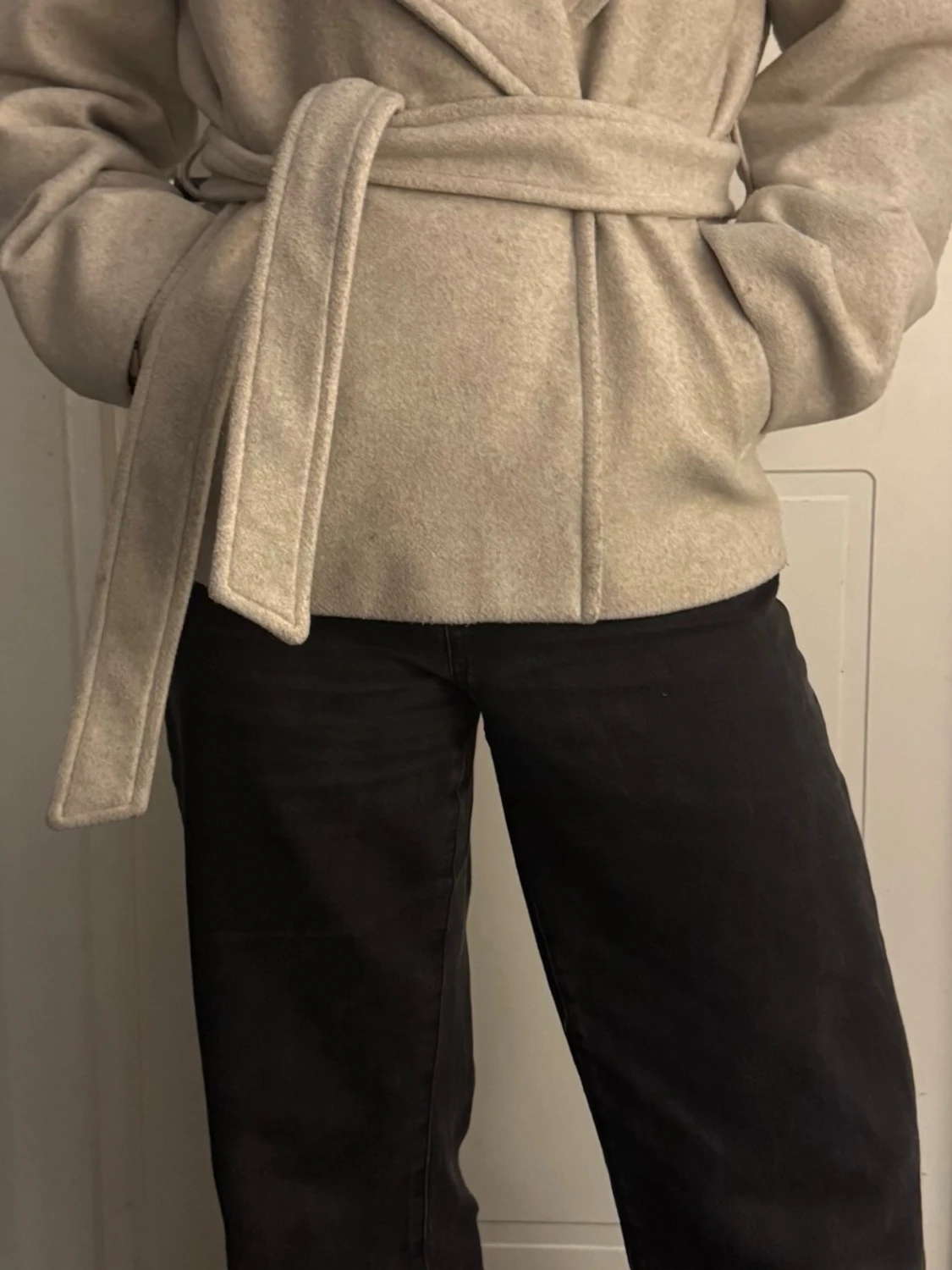 Beige kappa med bälte - Vero Moda M