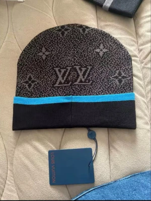  svart mössa med blå kant - Snygg mössa  VL 👈👉