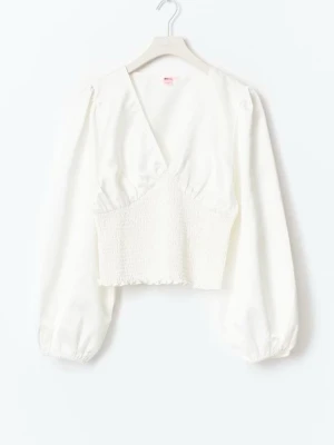 Satin blus  - Säljer denna satin blus ifrån Gina 14+ den har använts en gång men har fått ett jätte litet hål i armen som syns på bild 4, men inget stort annars är den i superfint skick, slutsåld