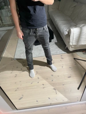 Jacob Cohen jeans - Jacob Cohen jeans i modell 688 | Storlek 32 | Mycket bra skick | billigare pris vid köpa av flera jeans på min profil‼️| Skriv till mig vid frågor📩