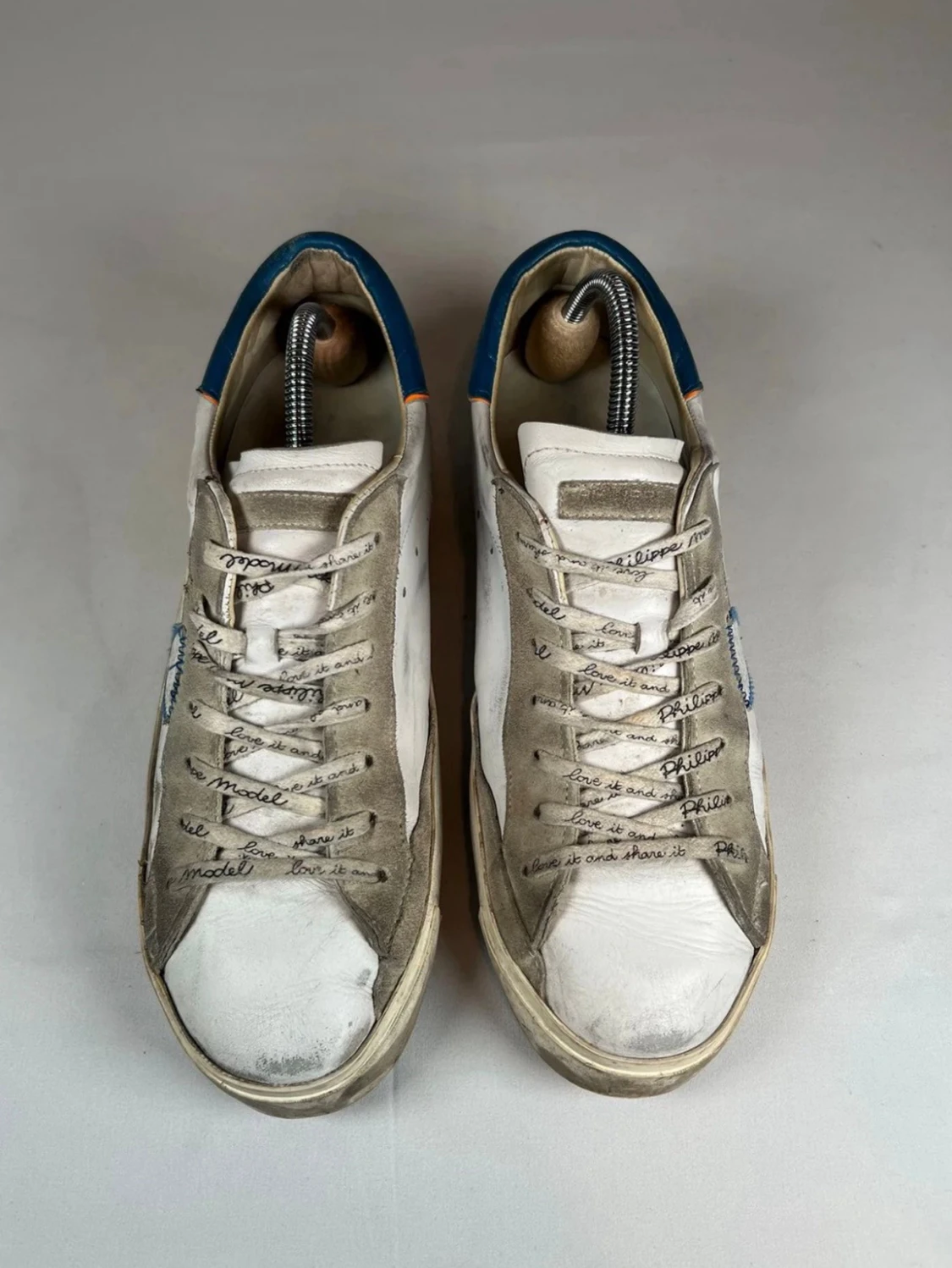 Philippe Model vita sneakers med blå detalj - 1