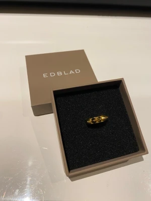 Edblad guld ring - Bilden visar ingen väst utan är ny!! Storlek S har använt några gånger men den är för stor för mig! 
