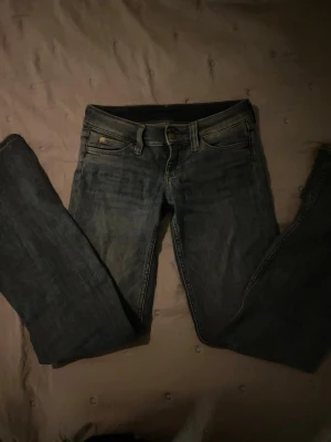 Ljus Blåa flair jeans från weekday/cheap Monday💞💞 - Snygga ljus blå flair jeans från Weekday/ cheap Monday, dom e flair och e low waist. E I bra skick💞💞💞