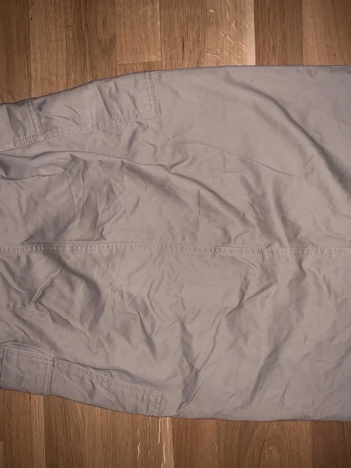 Beige cargokjol med fickor - 1