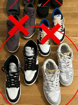 (1,095kr/par) FÅ KVAR! Jordan och Nike - Här är ett urval av Nike och Jordan skor i olika modeller och färger. Jag säljer nästan allt i min sko collection för 1095 per par (se lista nedan). Alla skor är i storlek 47. Nike dunk low Off-White Lot 49 - 1095kr  Jordan 1 low OG SP Fragment x Travis Scott - (SÅLD) Jordan 1 Retro High Dark Mocha - 1095kr  Jordan 4 Retro SP A Ma Maniére Violet Ore - (SÅLD)  Nike Air Presto Off-White Black (2018) - (SÅLD)r  Adidas Yeezy Slide Grey - (SÅLD)  Nike Air Force 1 Low Gore-Tex Oliv - 995kr