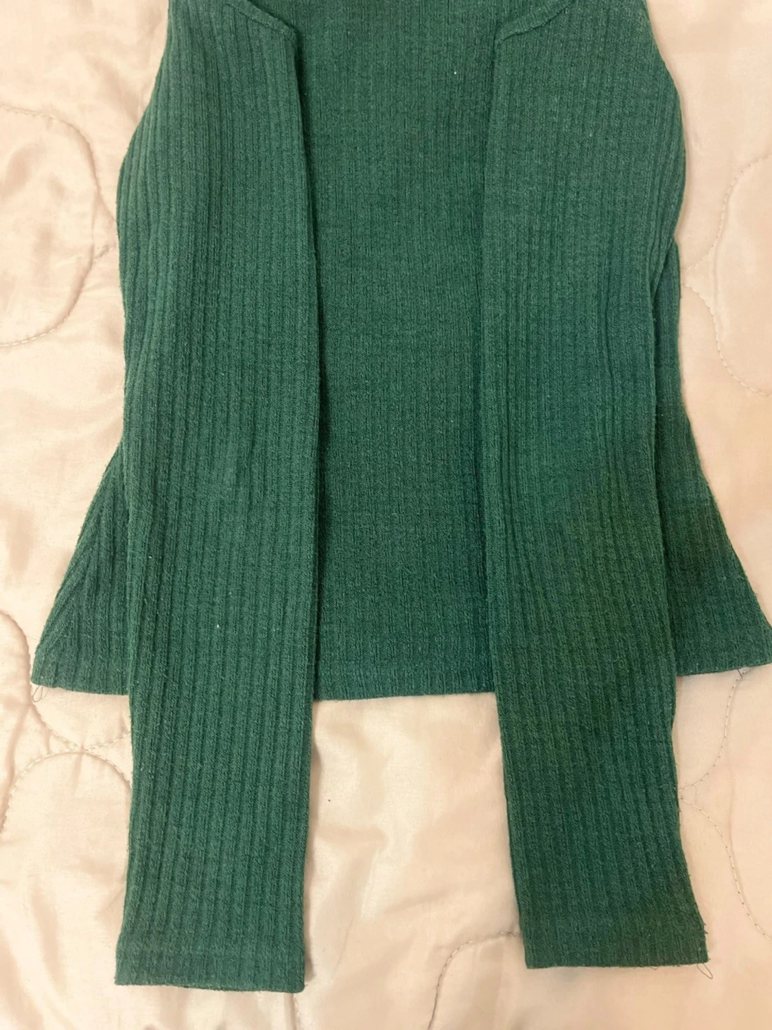 Grön ribbad offshoulder tröja från Shein - 1