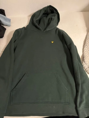 Lyle scott hoddie  - Helt ny hoddie storlek 13 år men passar även 14/15 år beroende på längd. 