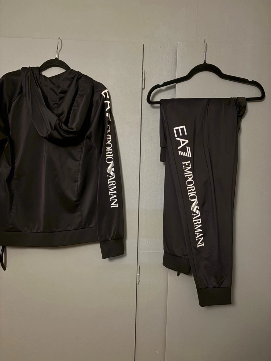 Svarta mjukisbyxor från Emporio Armani - 1