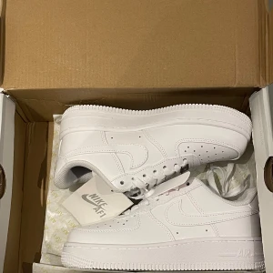 Nike Air Force 1 White 36 – box - Helt nya aldrig använda kartongen är inte till dom skorna.