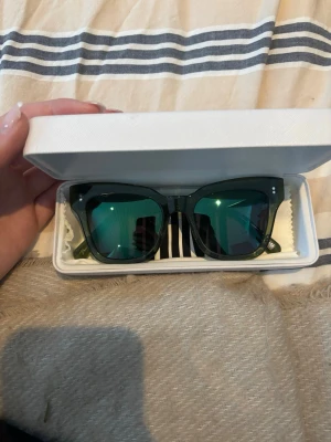 CHIMI solglasögon  - Säljer ett par super fina gröna solglasögon från chimi som passar perfekt nu till våren och sommaren 