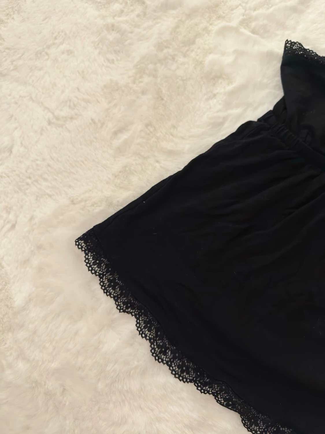 Svart spetsdetaljerad linnetopp - 1