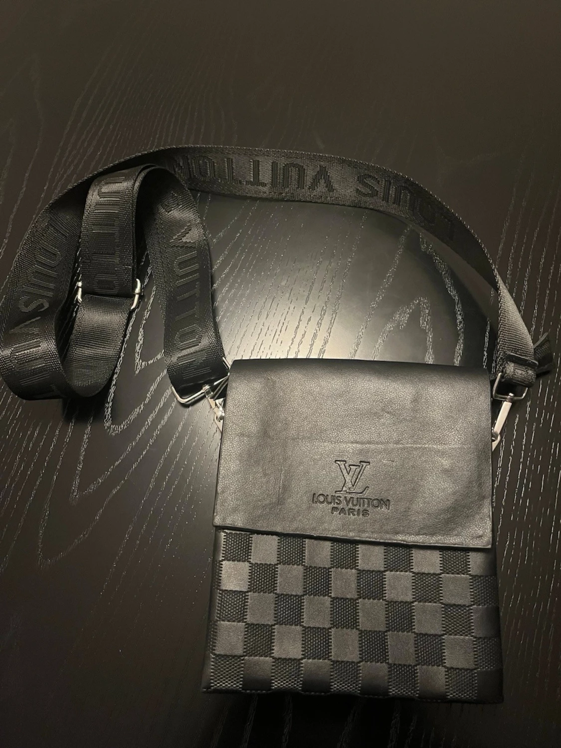 Svart axelväska Louis Vuitton