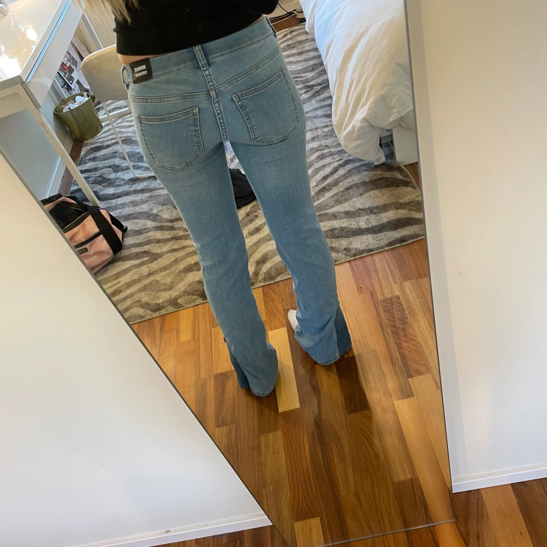 Ljusblå bootcut jeans  - 1