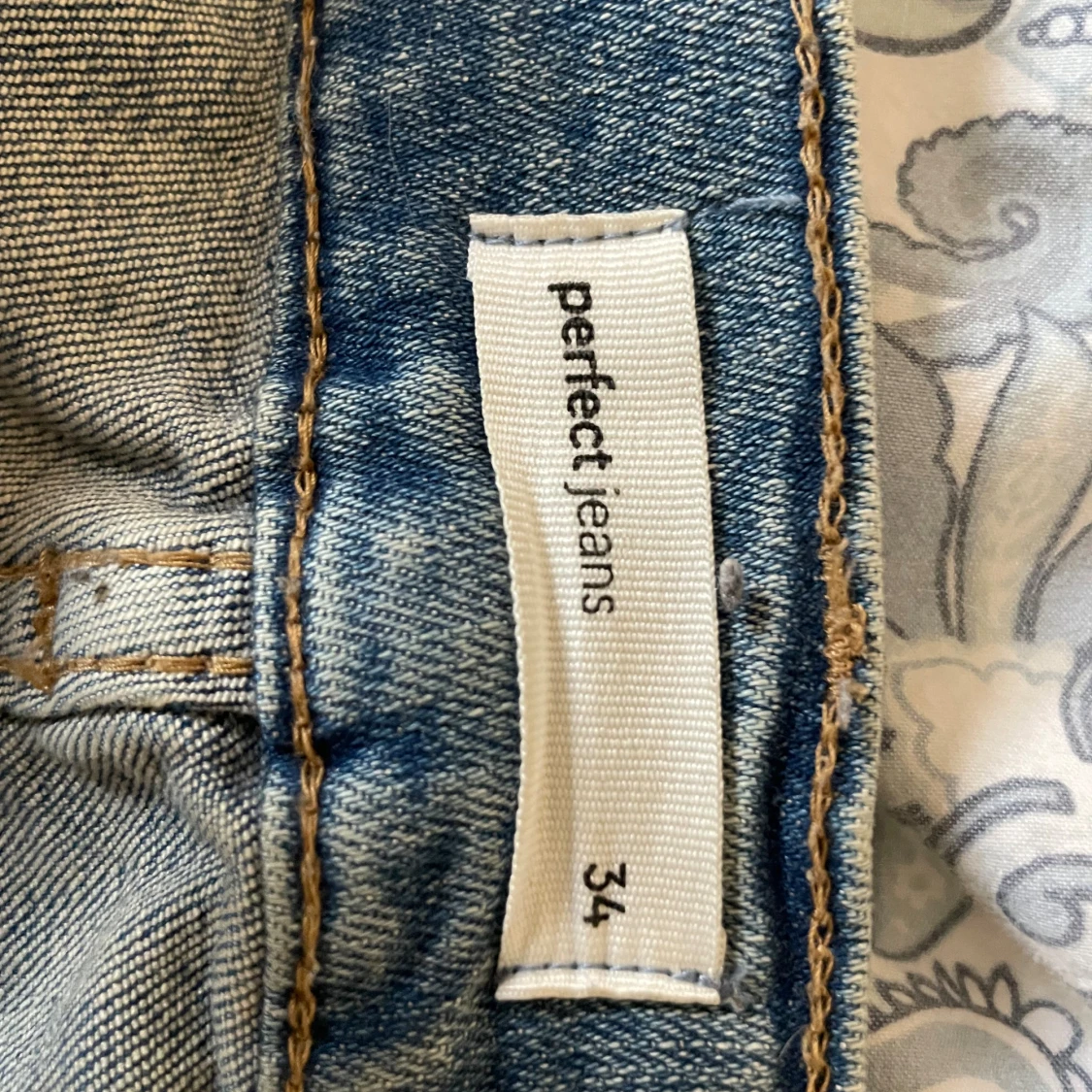 Skitsnygga lowwaist Gina jeans - 3